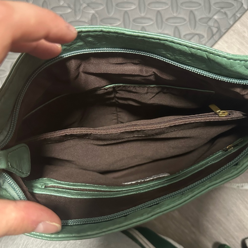 Angel Barcelo Green Leather Crossbody Purse - Picture 4 of 4